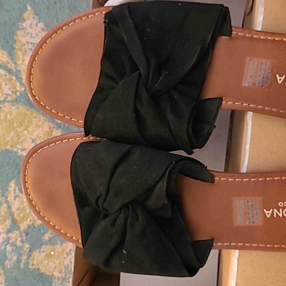 Sandals - Picture 2 of 6